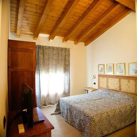 Rovertondo Alloggio per agriturismo Costermano